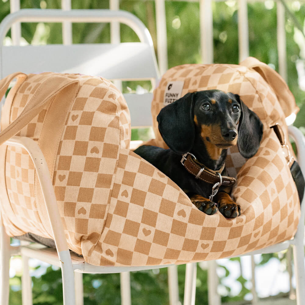 Letto per auto a forma di cuore vintage a scacchi per cani