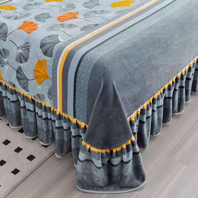 Comodo set di lenzuola floreali in velluto di latte con gonna da letto