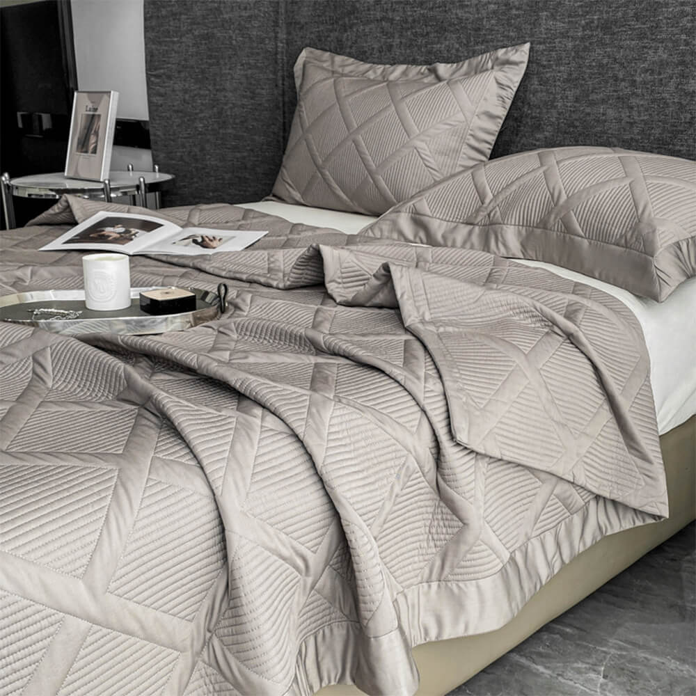 Eco-friendly Minimalist Multifunctional Quilted Bedspread Set