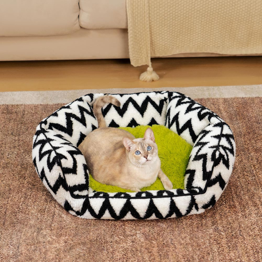 Letto per gatti Plush Retreat Chevron - Il Caldo Abbraccio