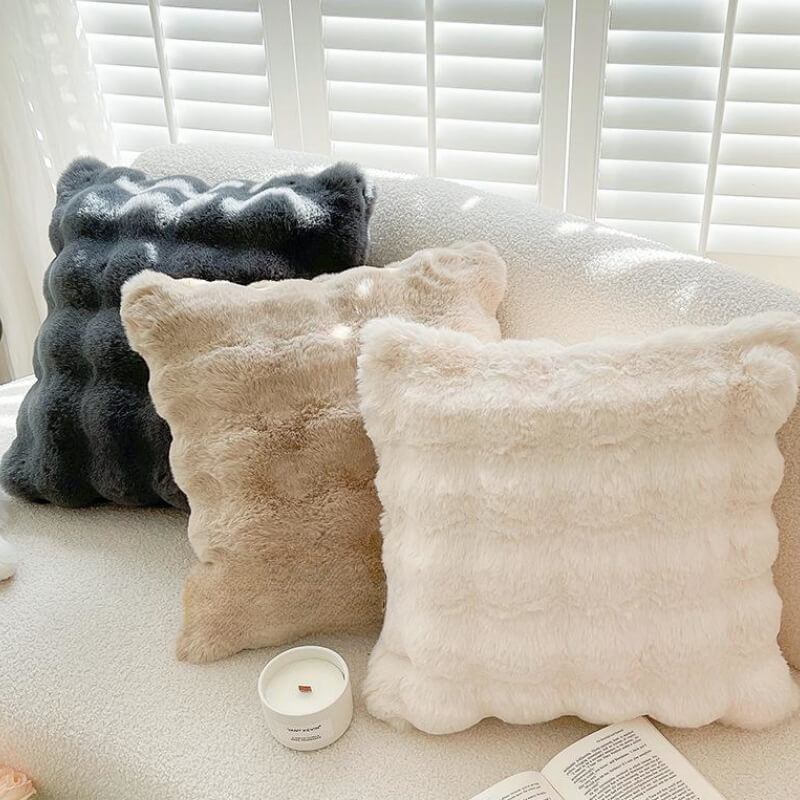 Cuscino in morbido plush reversibile per divano