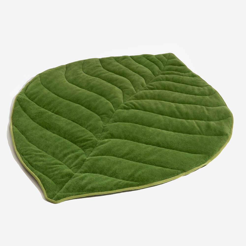 Tapis pour chien lavable en forme de feuille en peluche - Le collecteur de feuilles