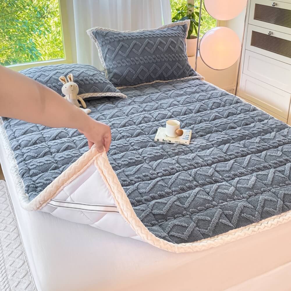 Twisted Jacquard Plush Thick Comfortable Non-Slip Mattress Topper