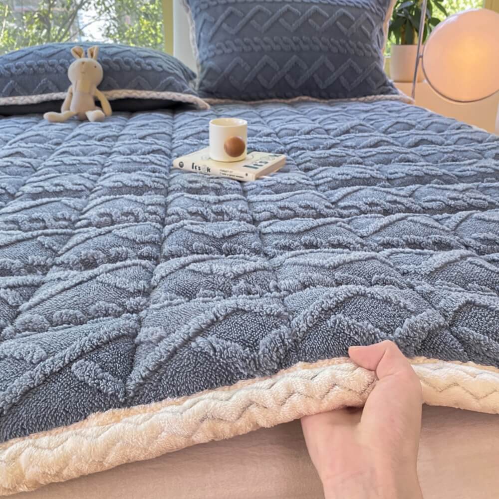 Coprimaterasso spesso e confortevole in jacquard torcido, antiscivolo