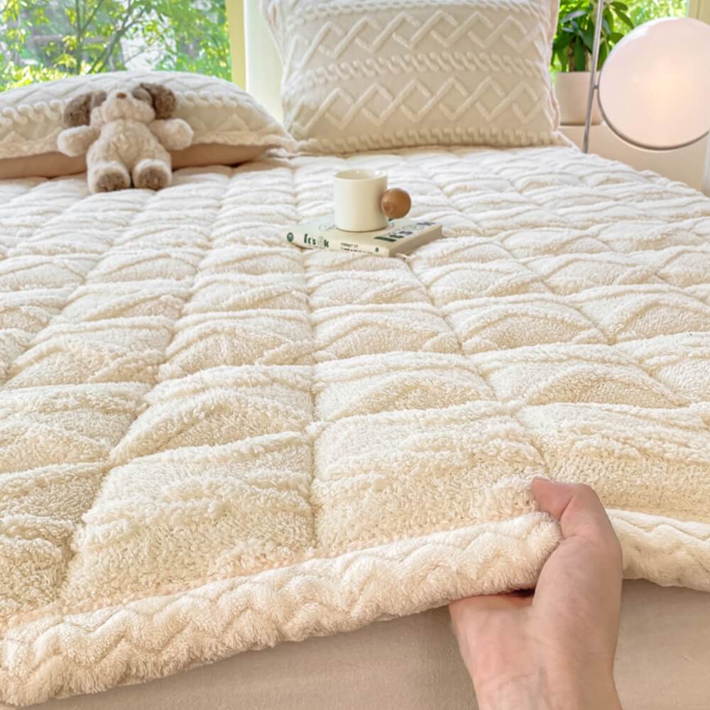 Coprimaterasso spesso e confortevole in jacquard torcido, antiscivolo