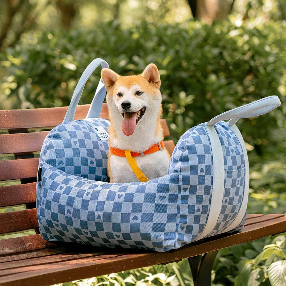 Letto per auto a forma di cuore vintage a scacchi per cani