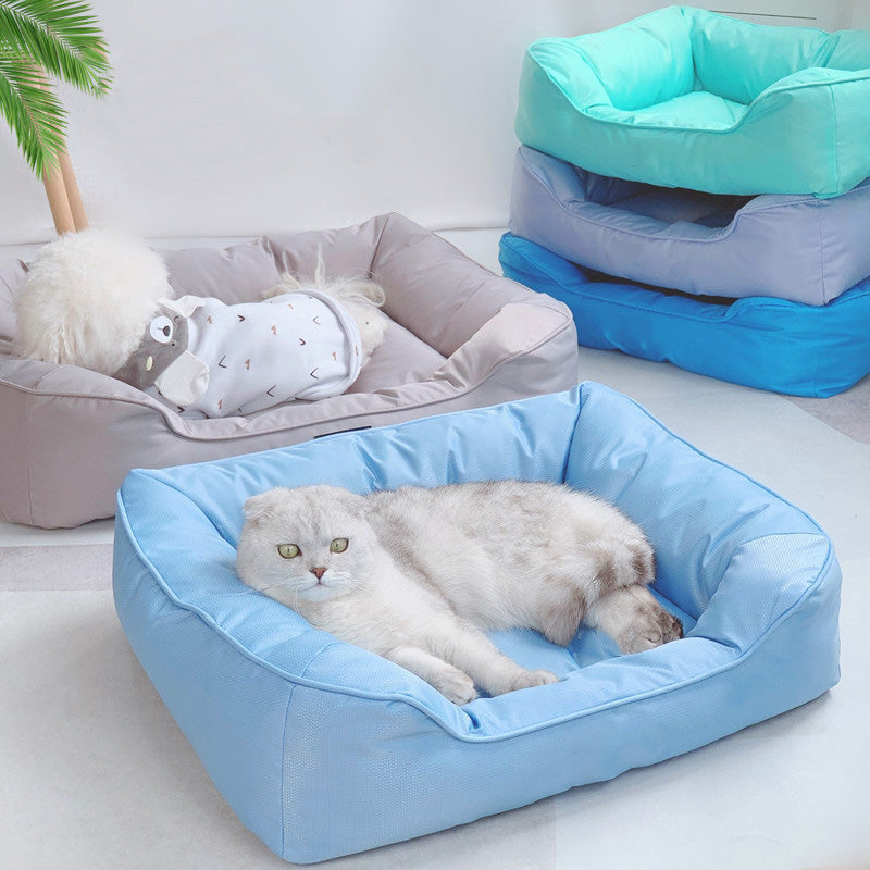 Letto per cani e gatti di media grandezza, quadrato e impermeabile