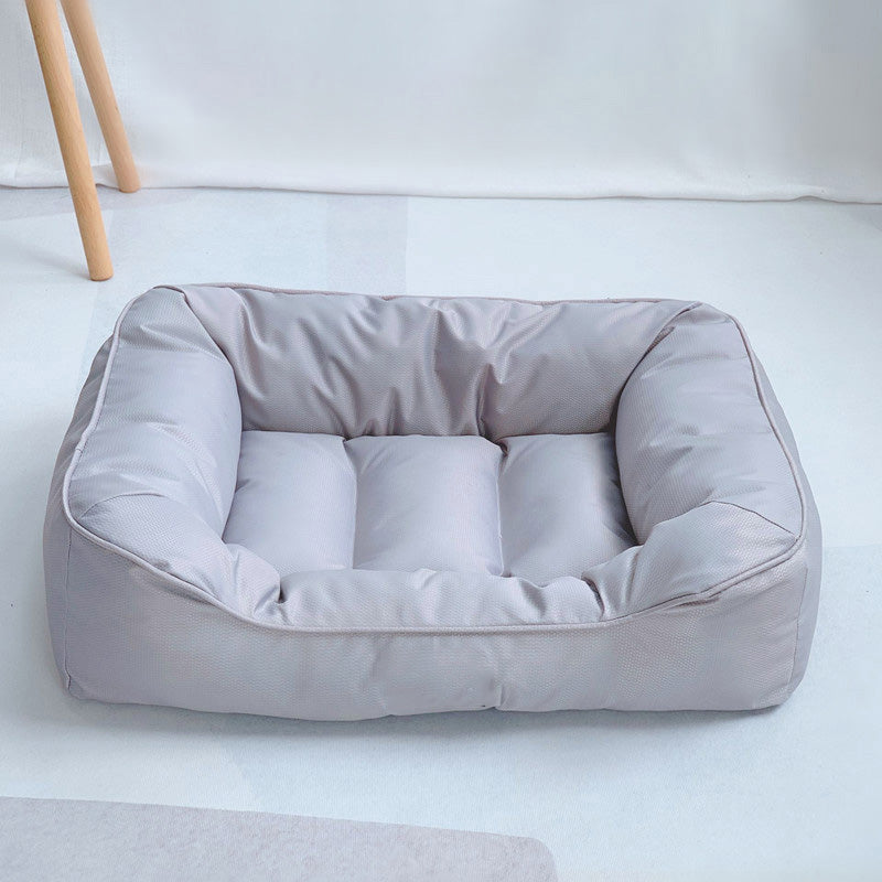 Letto per cani e gatti di media grandezza, quadrato e impermeabile