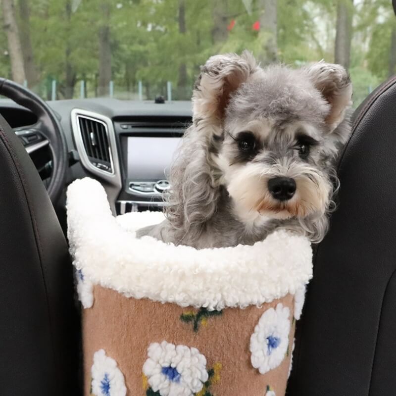Sedile per auto sicuro per cani in pile di lana con console centrale per animali domestici.
