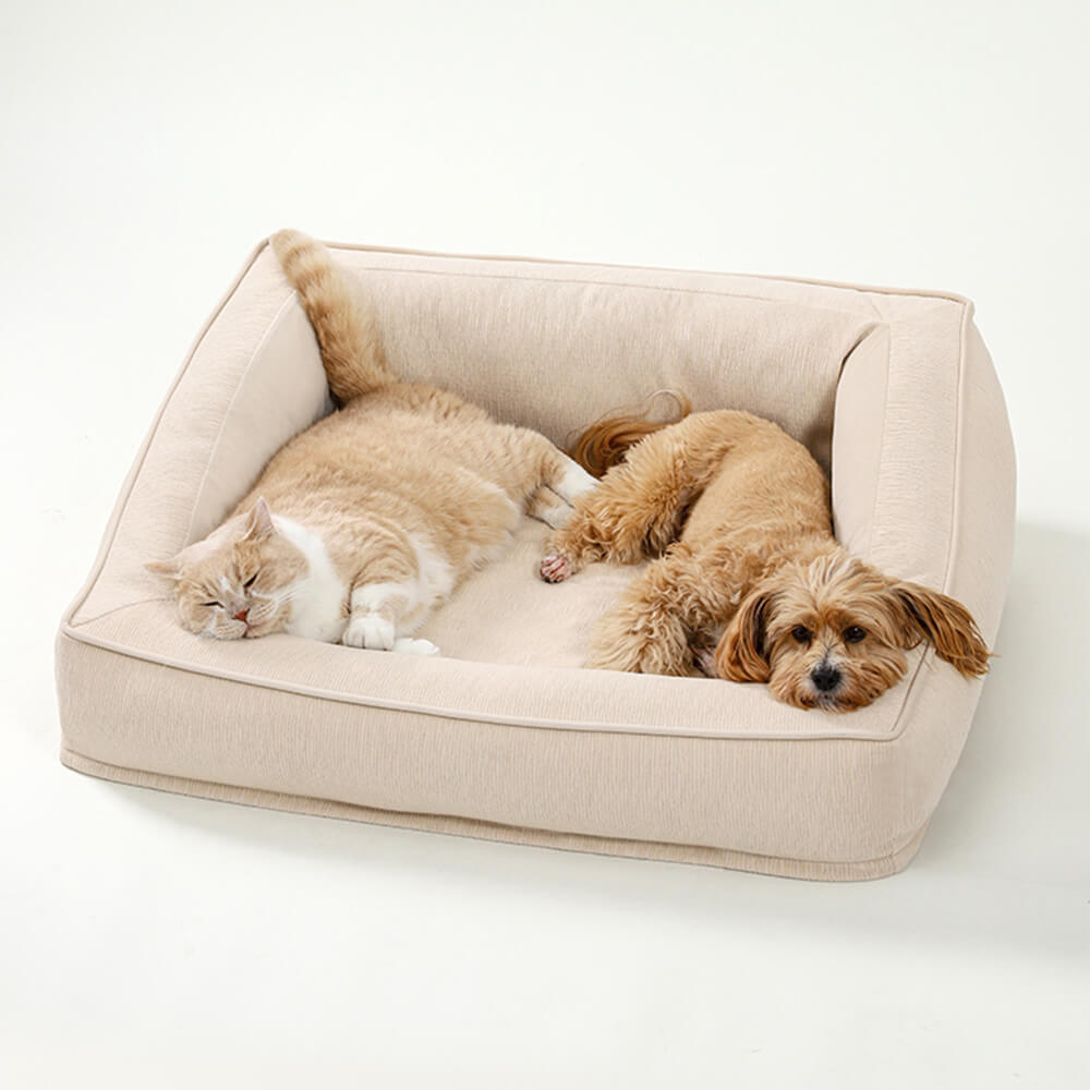Letto per cani ortopedico di supporto con cuscini.