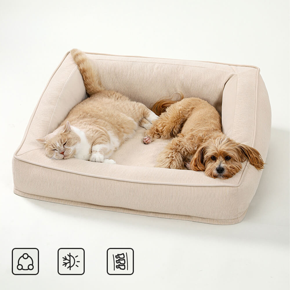 Letto per cani ortopedico di supporto con cuscini.
