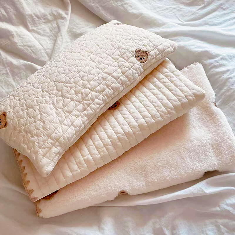 Accogliente set trapunta per cuscino in cotone ricamato per animali domestici