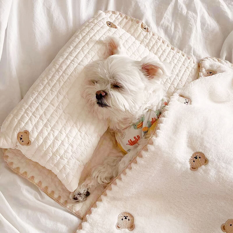 Set di biancheria da letto per animali in cotone ricamato e accogliente.