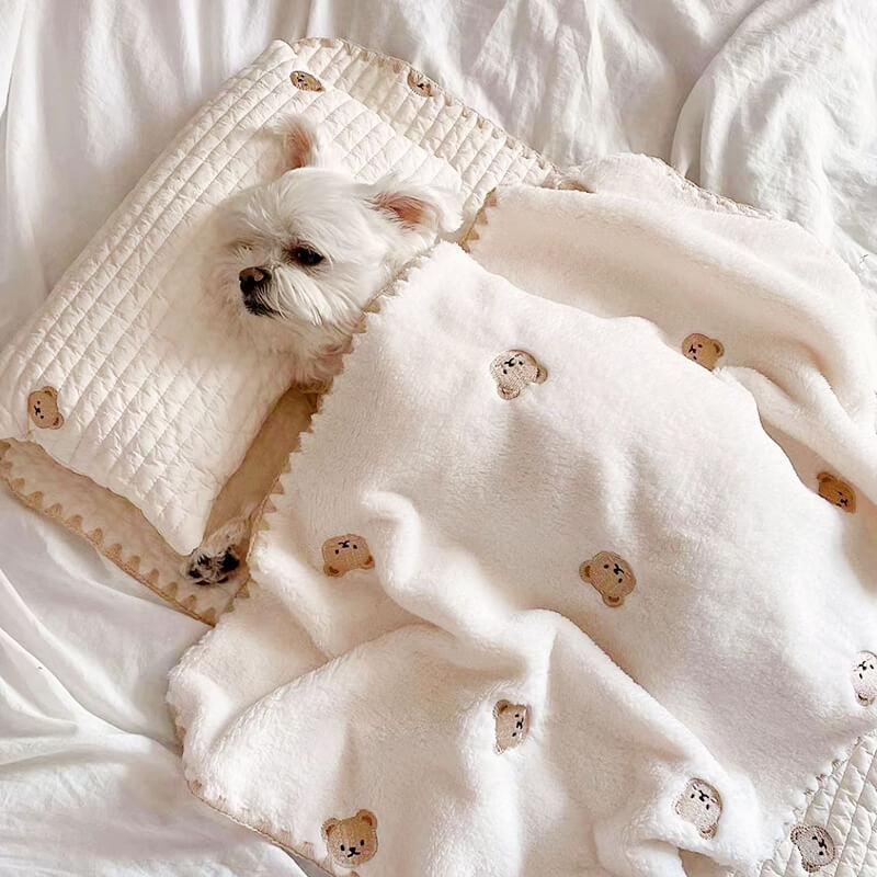 Set di biancheria da letto per animali in cotone ricamato e accogliente.