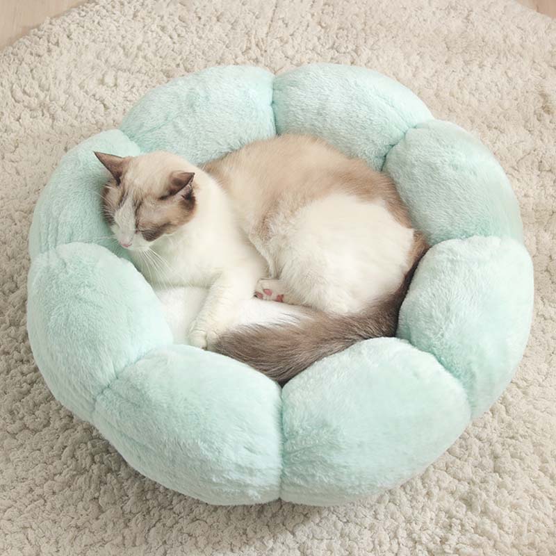 Letto per gatti a forma di fiore che dorme in profondità